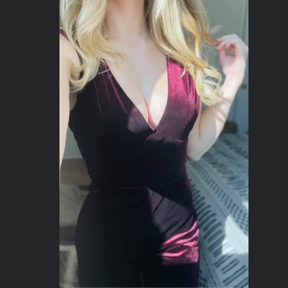 Lulus velvet jumpsuit - Picture 4 of 5